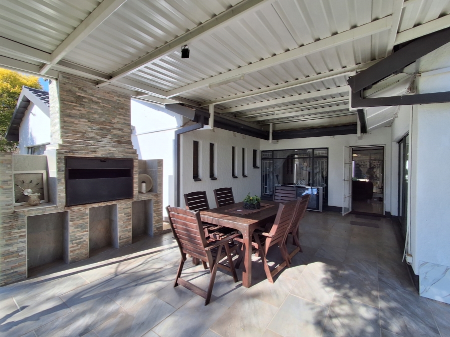 4 Bedroom Property for Sale in Flamwood North West